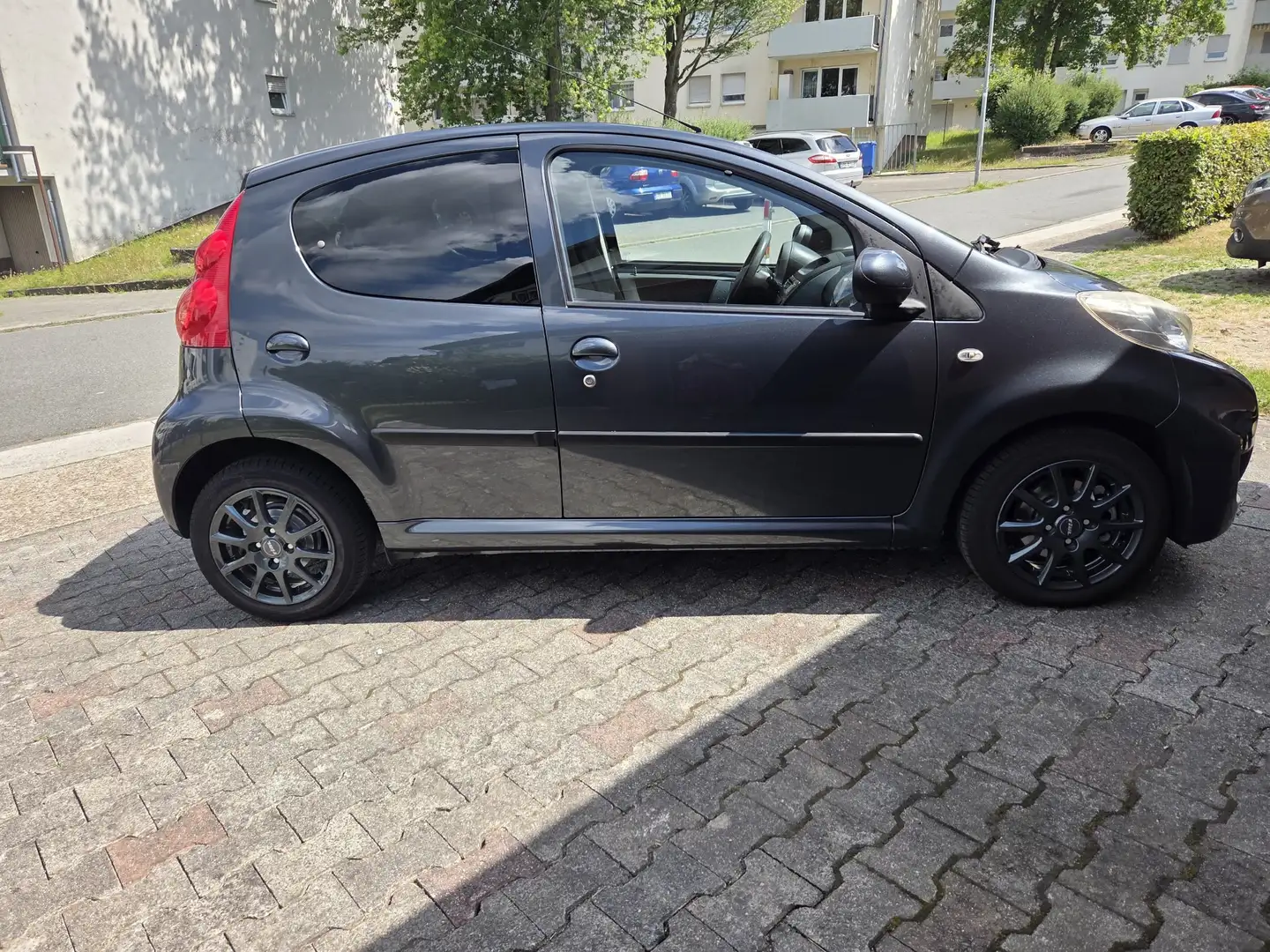 Peugeot 107 70 2-Tronic Filou Gris - 2