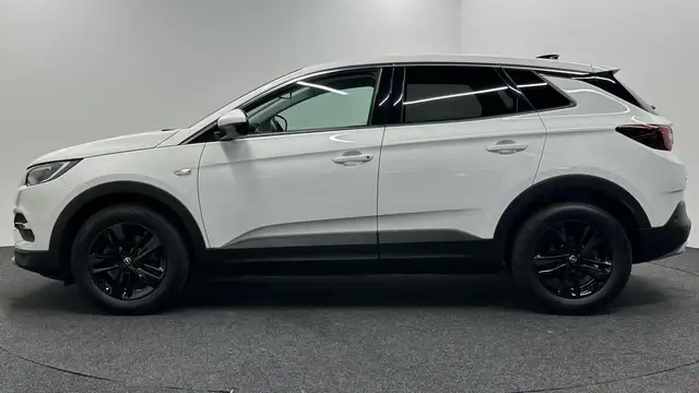 Opel Grandland X view 8