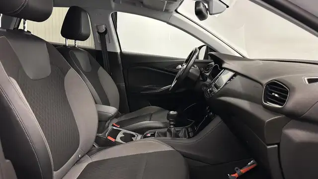 Opel Grandland X view 12