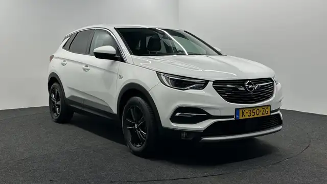 Opel Grandland X view 3