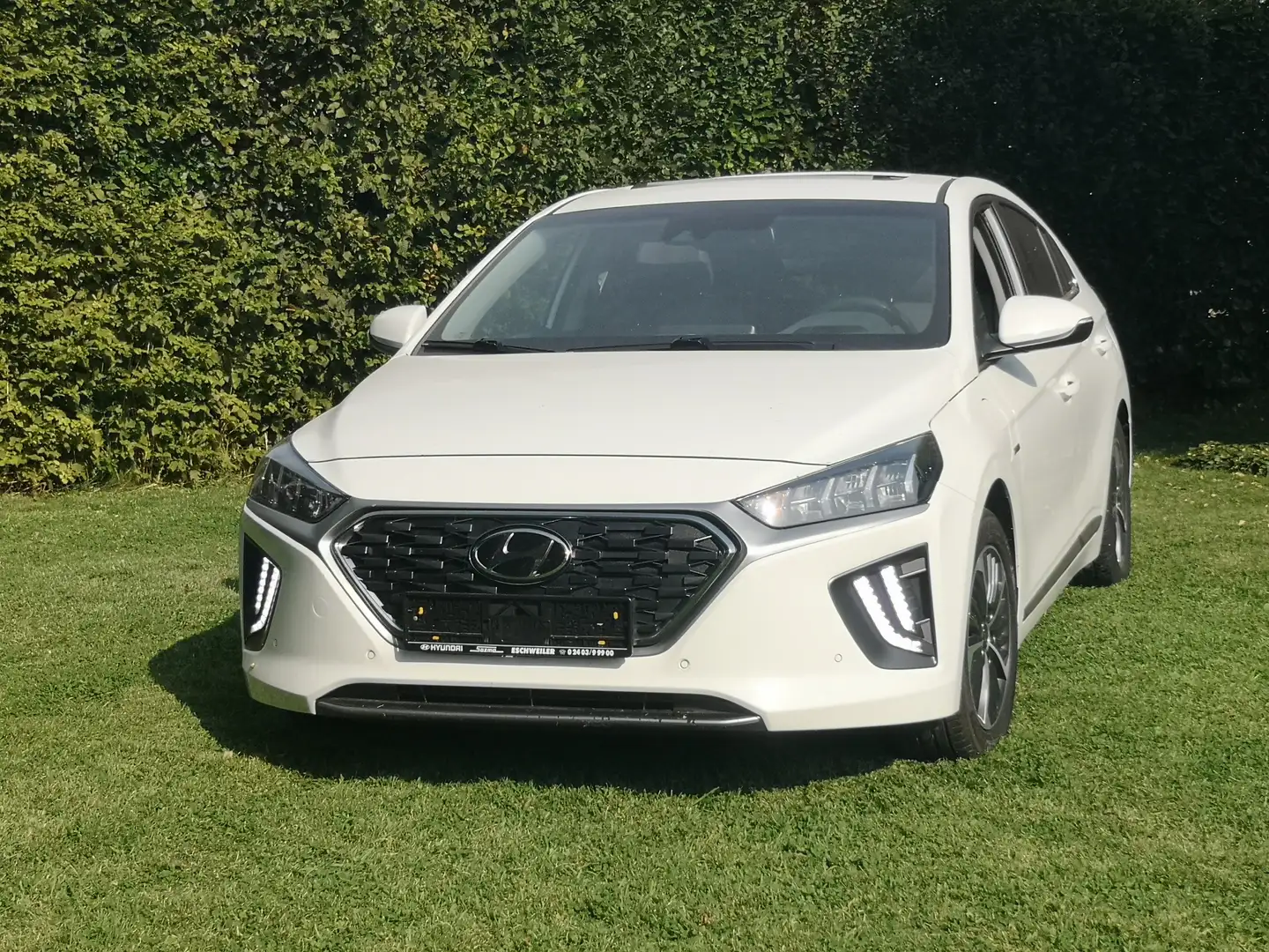 Hyundai IONIQ Plug-in-Hybrid 1.6 GDI Prime FL in Vollausstattung Weiß - 1