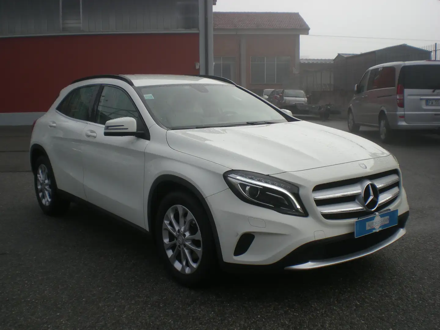 Mercedes-Benz GLA 200 GLA 200 d (cdi) Executive 4matic auto Bianco - 2