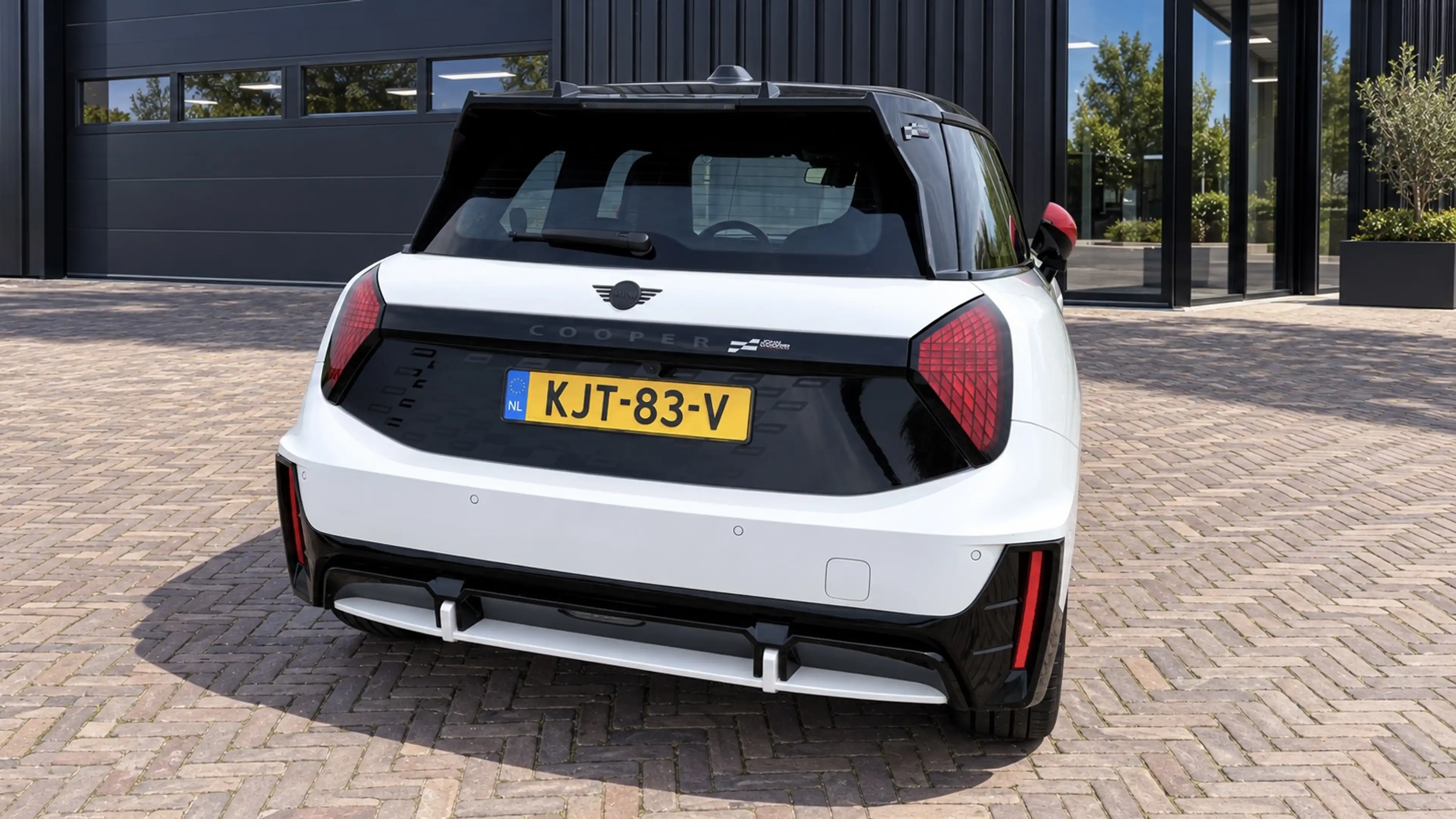 MINI John Cooper Works 3-Deurs JCW 54.2 kWh Two-Tone dak, JCW, 18inch Spo — photo 4