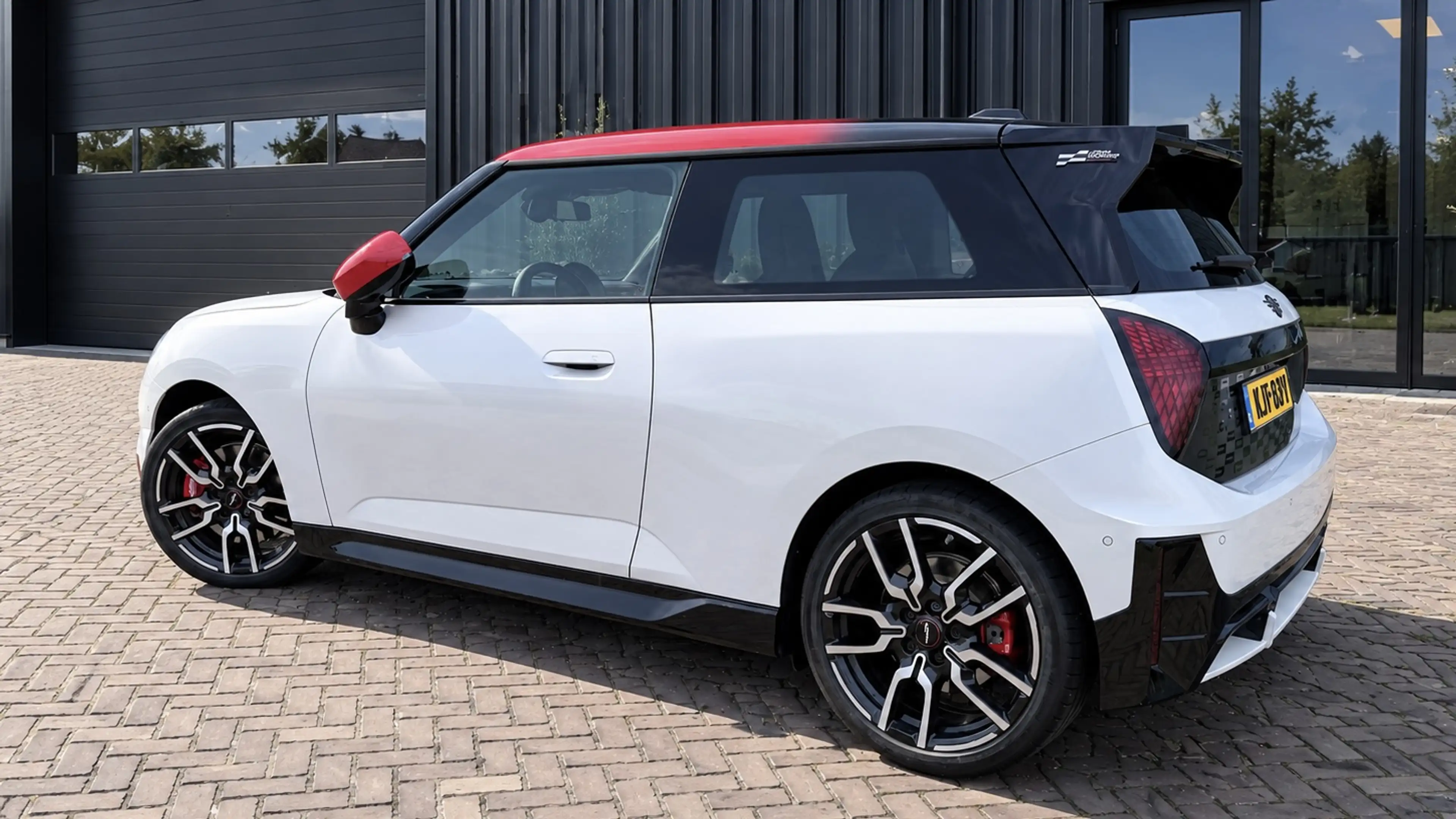 MINI John Cooper Works 3-Deurs JCW 54.2 kWh Two-Tone dak, JCW, 18inch Spo — photo 3