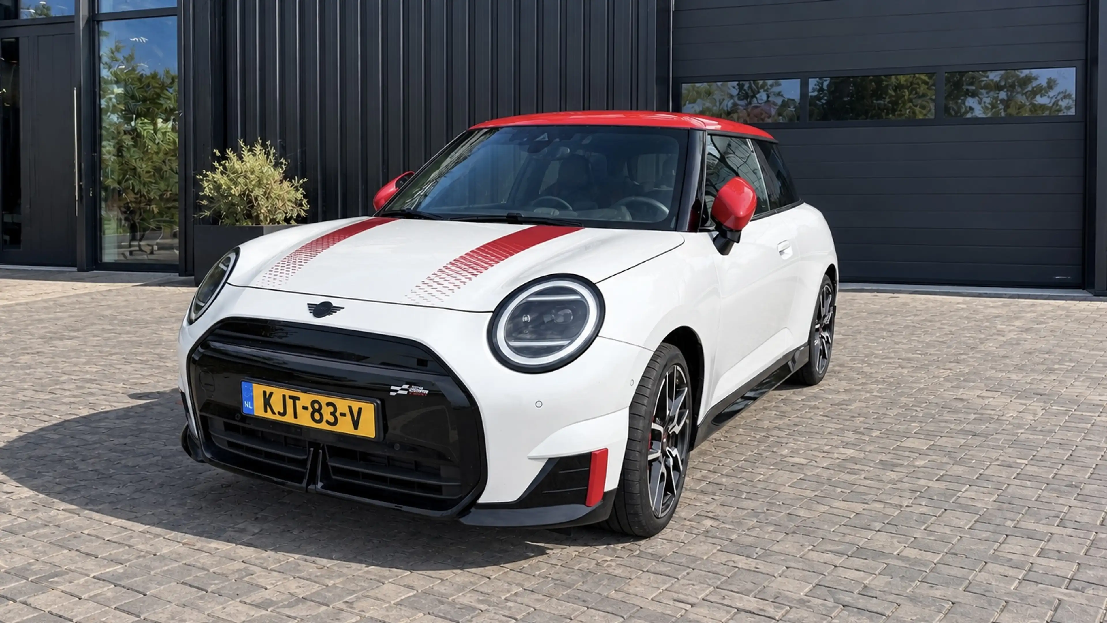 MINI John Cooper Works 3-Deurs JCW 54.2 kWh Two-Tone dak, JCW, 18inch Spo — photo 2