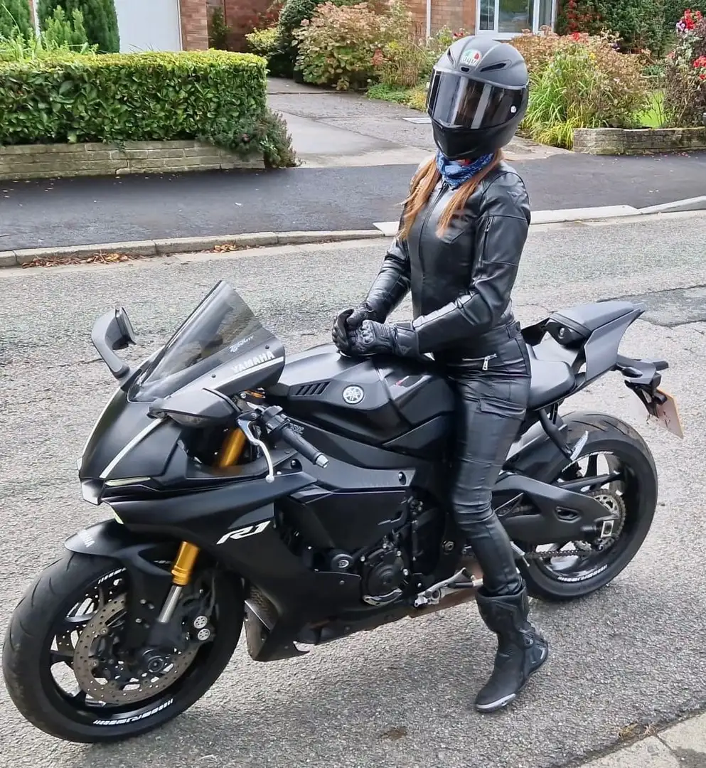 Yamaha YZF-R1 Noir - 1