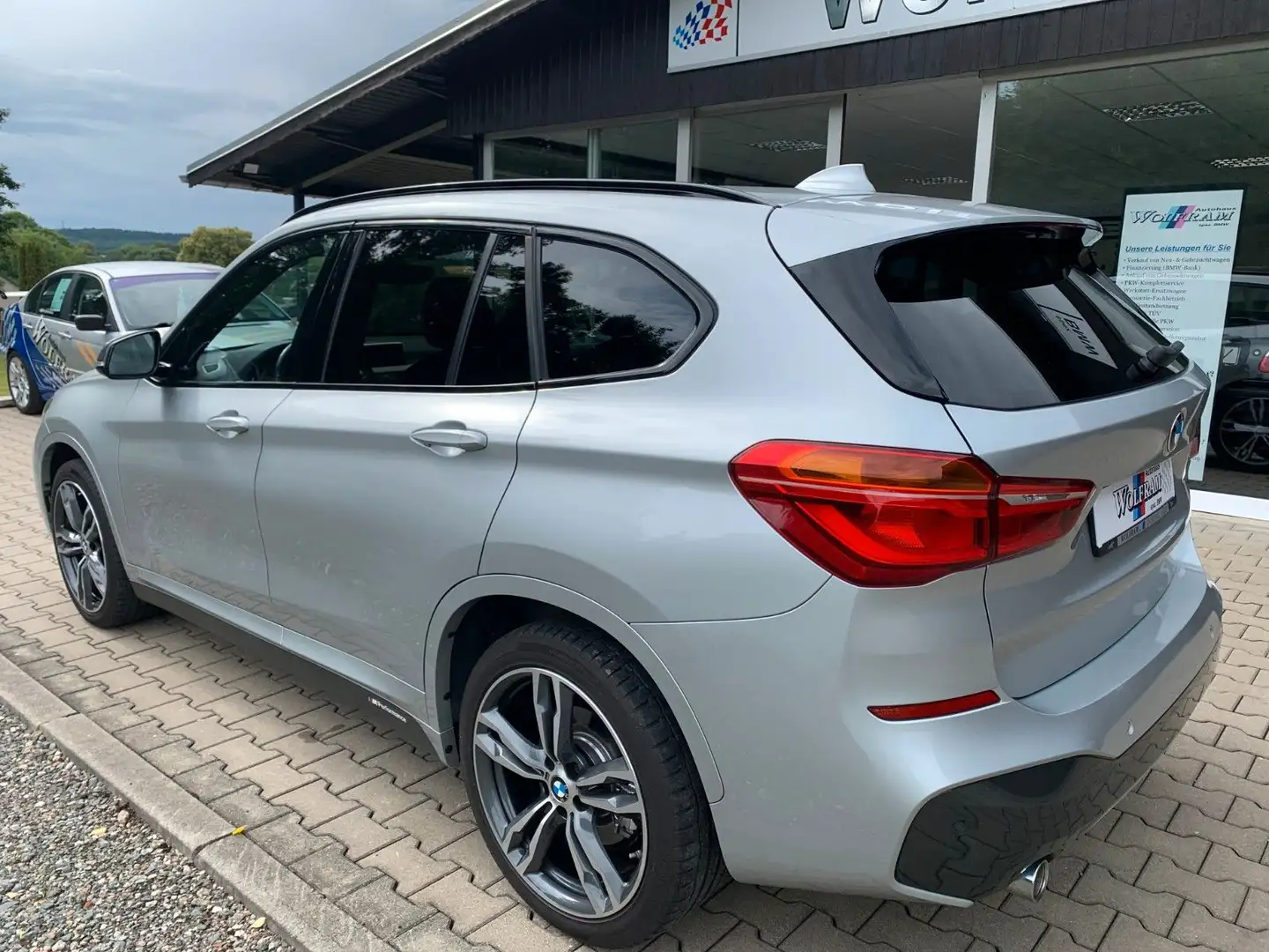 BMW X1 xDrive 20 d M Sport Silber - 2