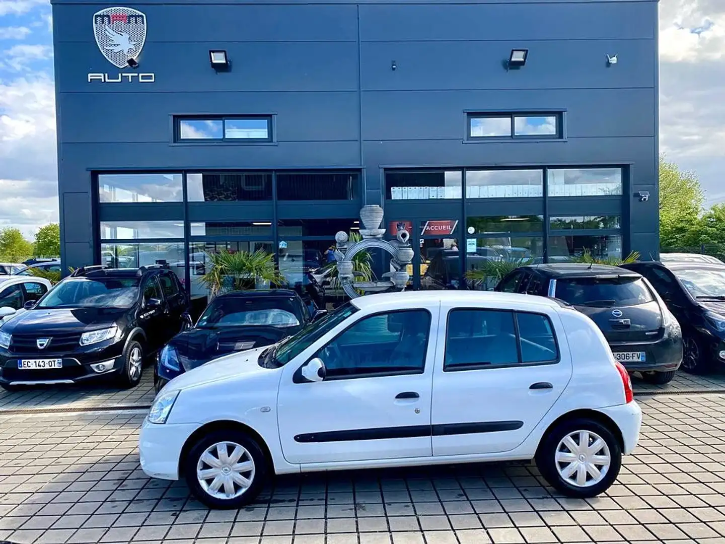 Renault Clio 1.2i - 8V Weiß - 1