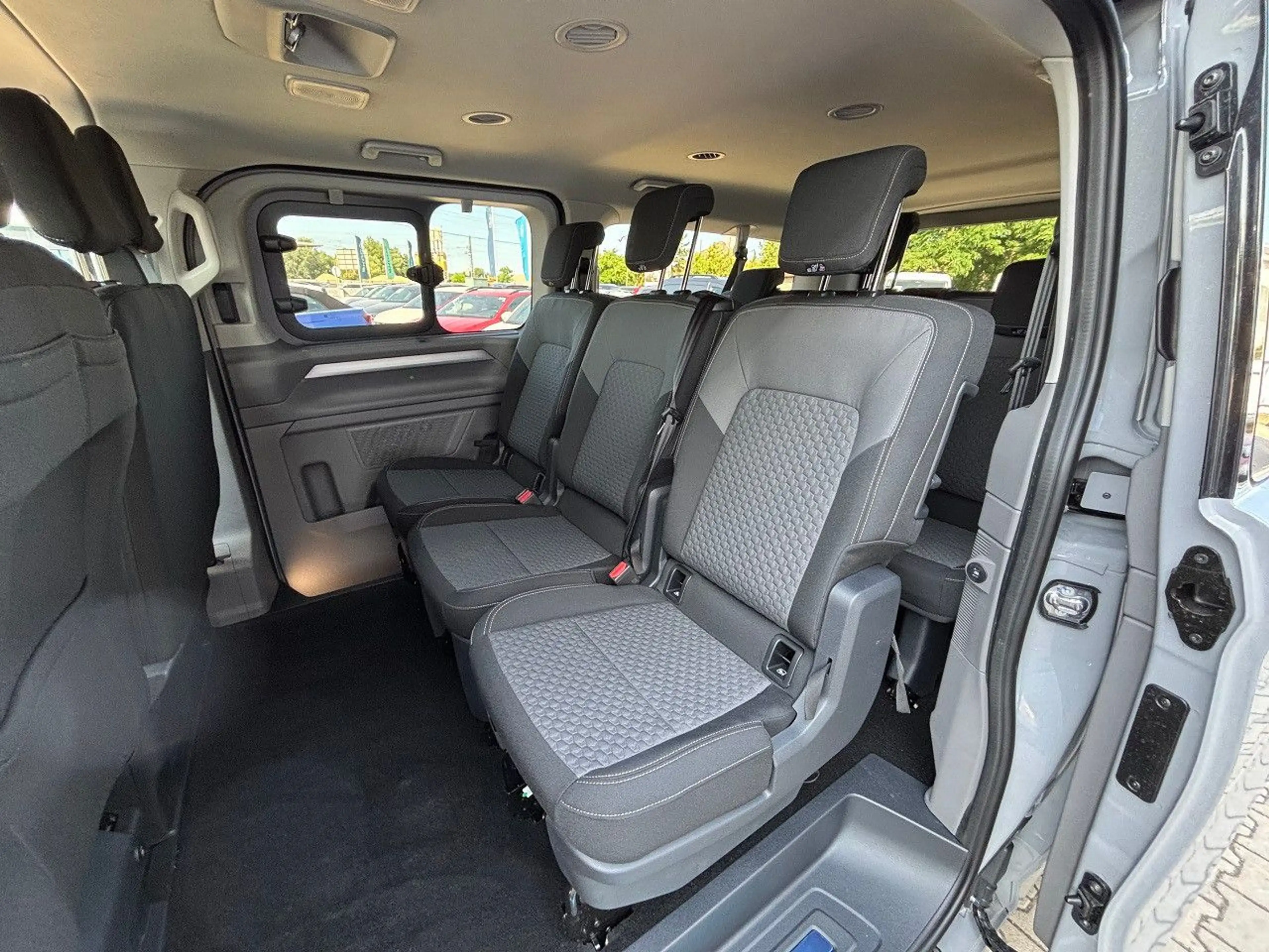 Volkswagen T7 Caravelle T7 LR Caravelle TDI DSG Style AHK ACC Side Navi — photo 5