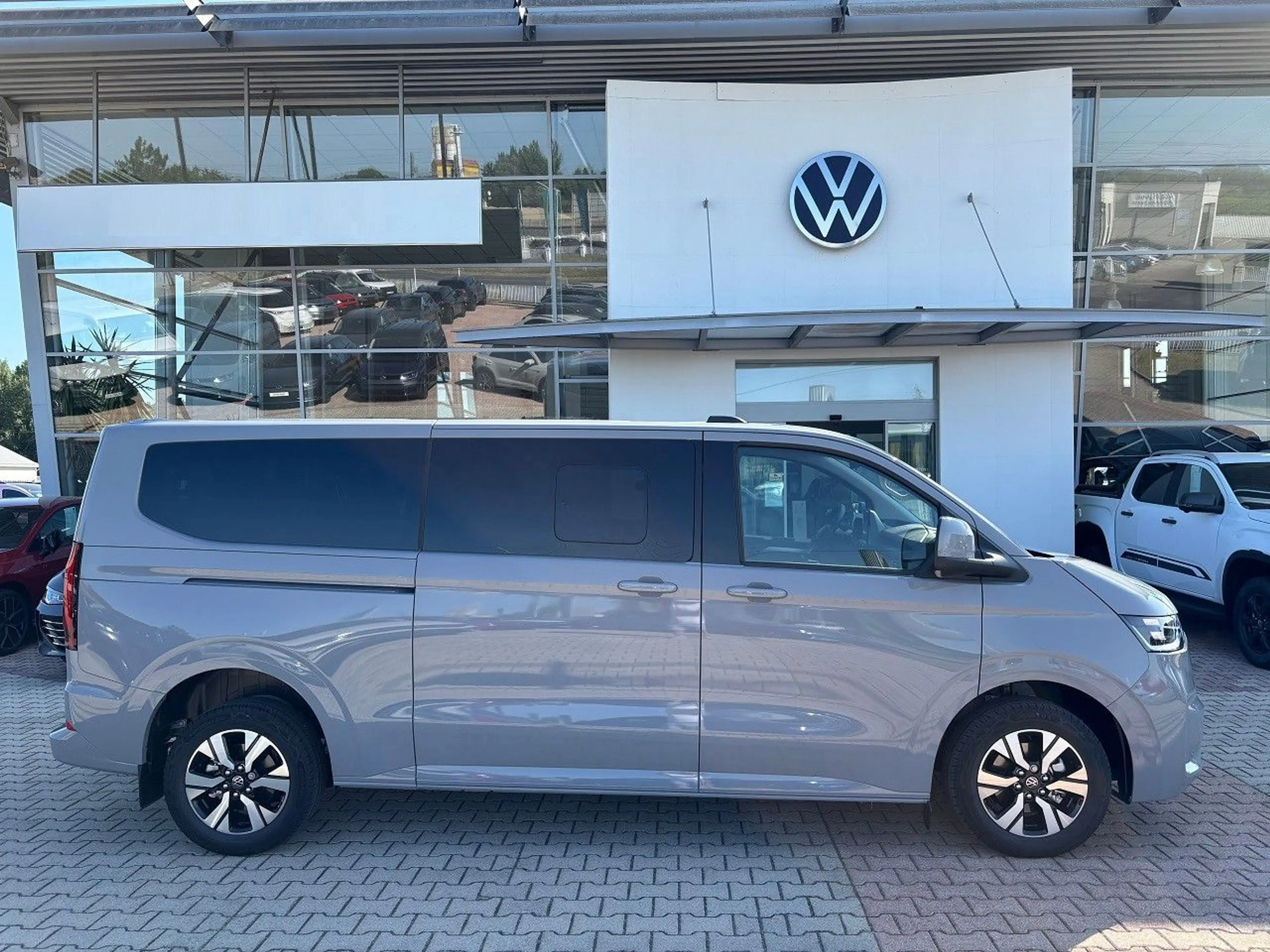 Volkswagen T7 Caravelle T7 LR Caravelle TDI DSG Style AHK ACC Side Navi — photo 8
