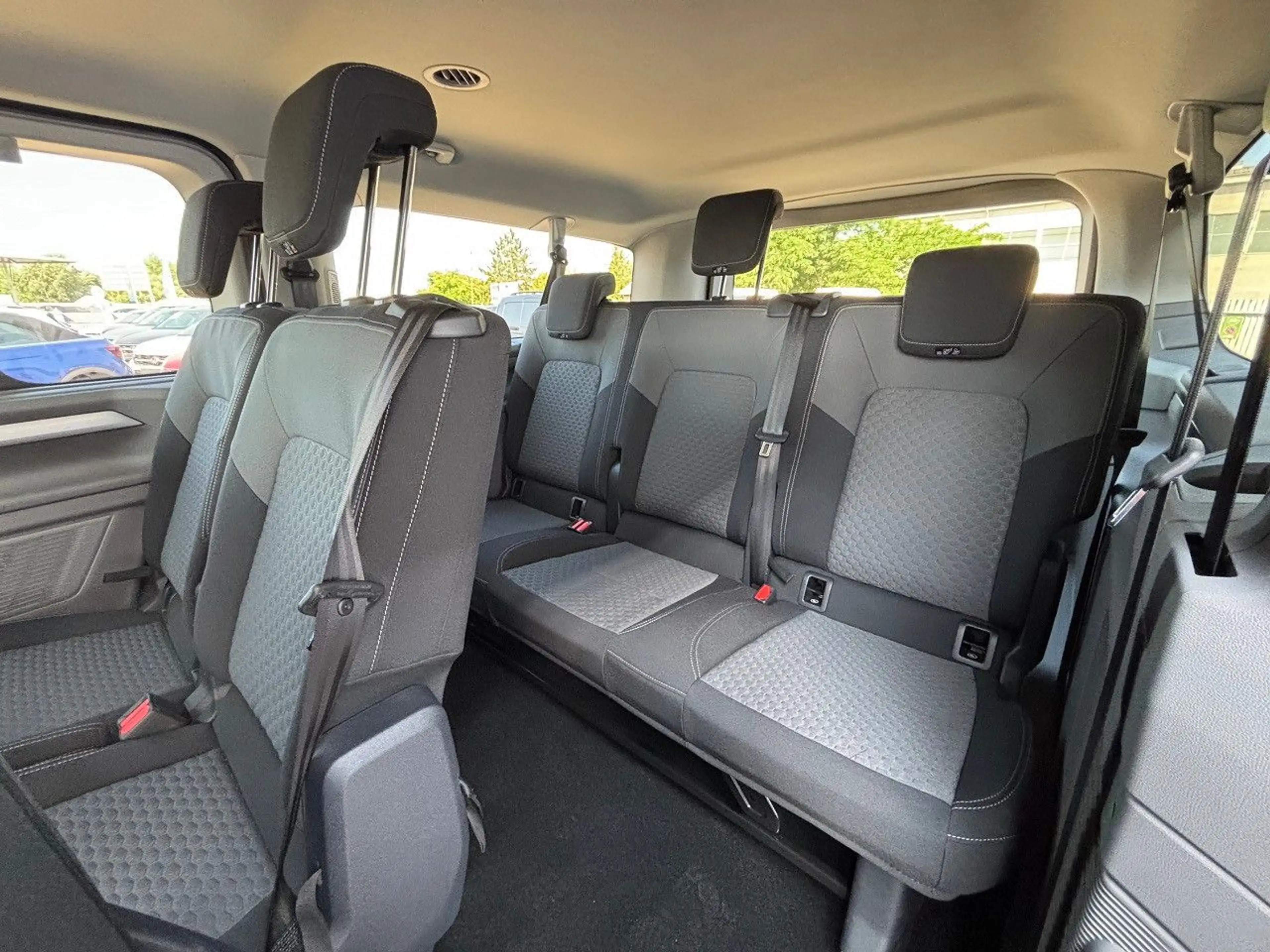 Volkswagen T7 Caravelle T7 LR Caravelle TDI DSG Style AHK ACC Side Navi — photo 6