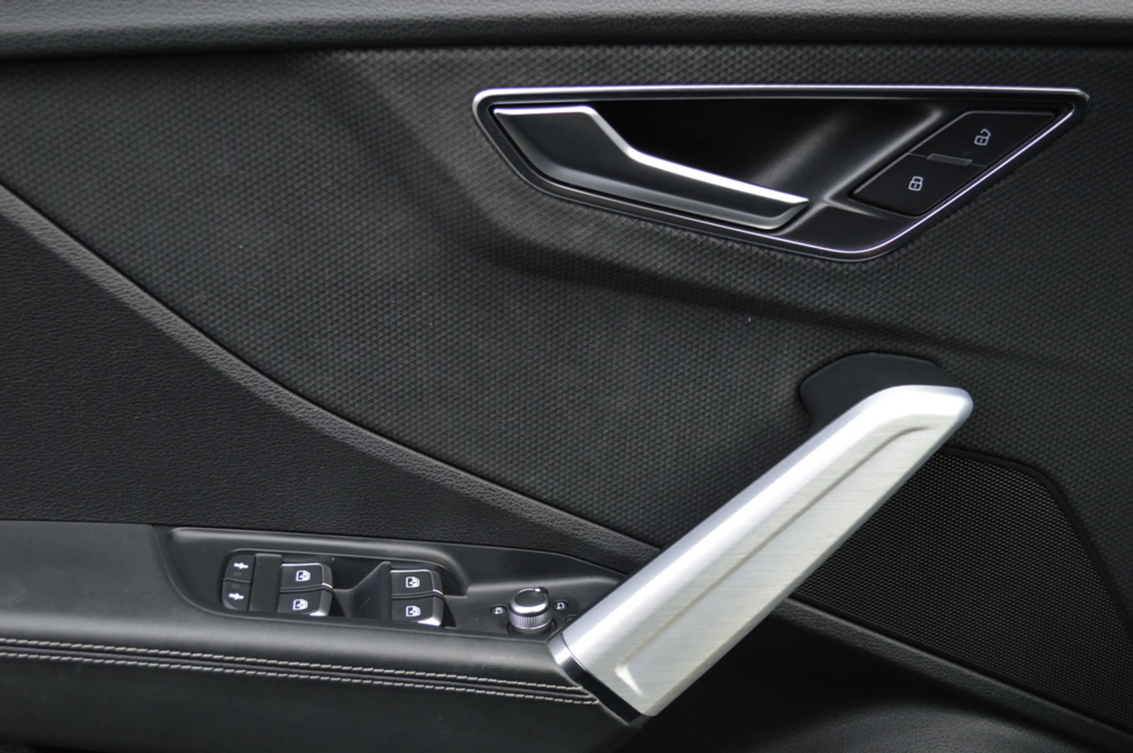Audi Q2 35 TFSI S-Line Led Panorama Virtual Camera B&O Car — photo 16