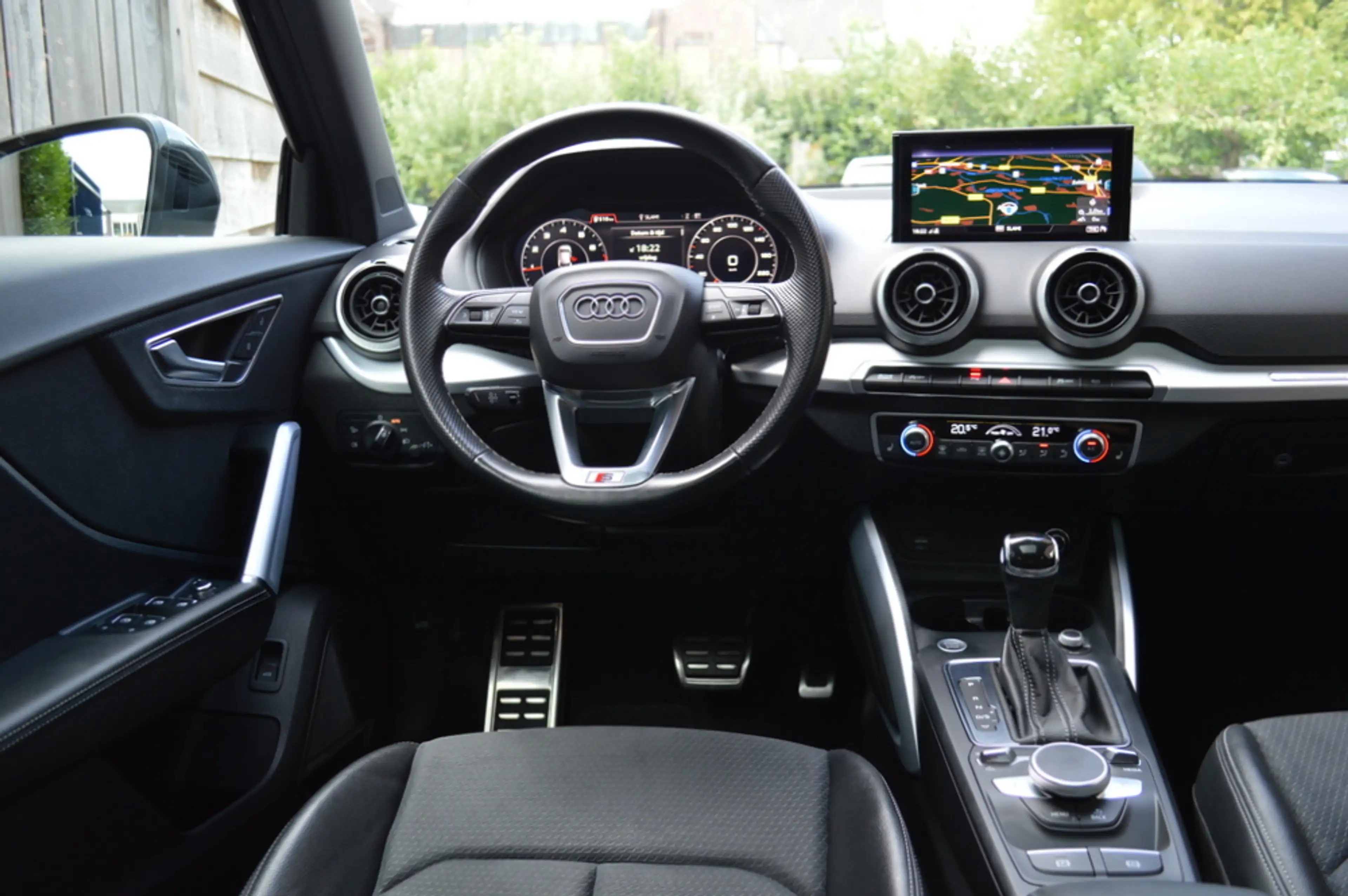 Audi Q2 35 TFSI S-Line Led Panorama Virtual Camera B&O Car — photo 4