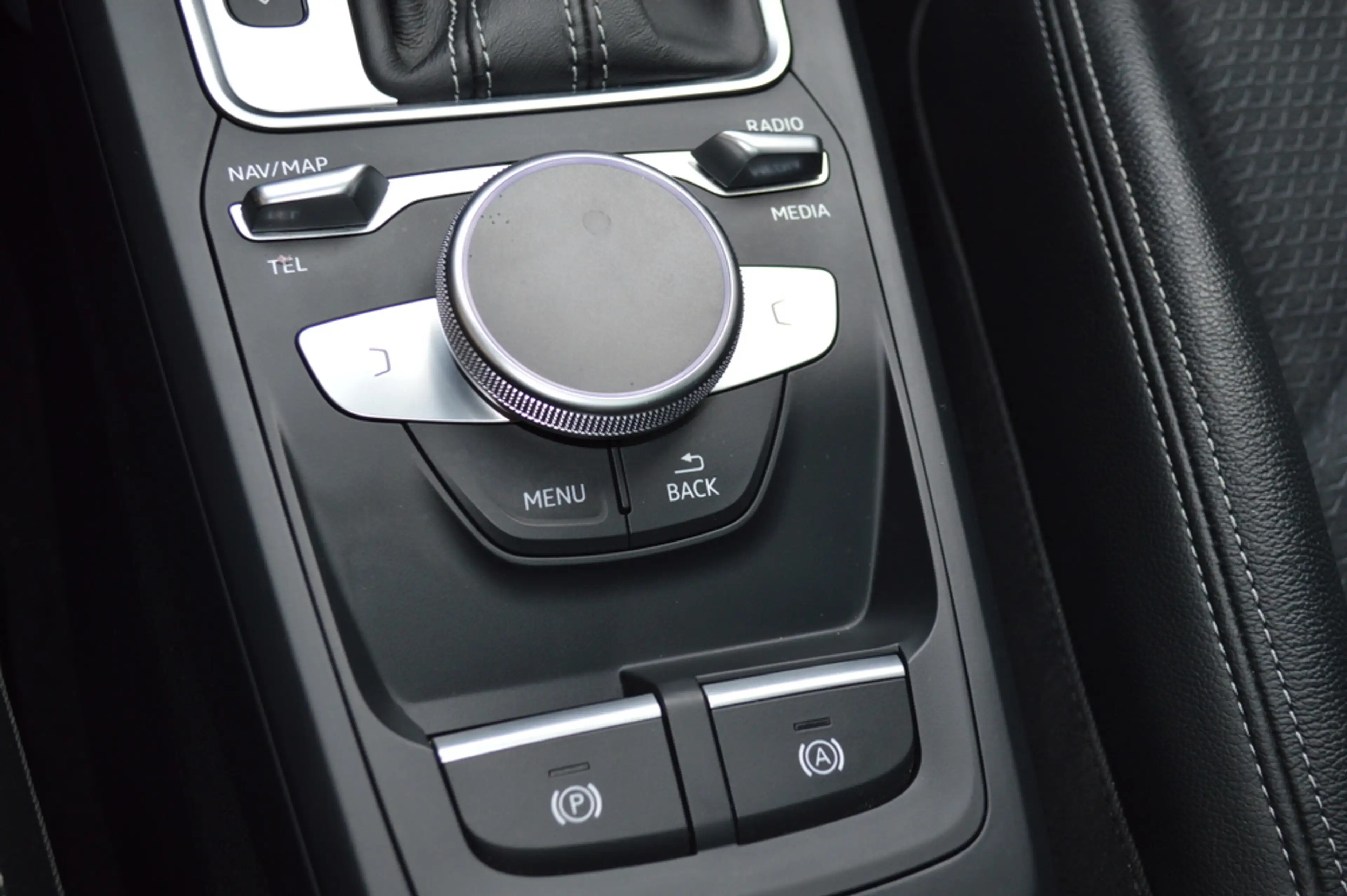 Audi Q2 35 TFSI S-Line Led Panorama Virtual Camera B&O Car — photo 15