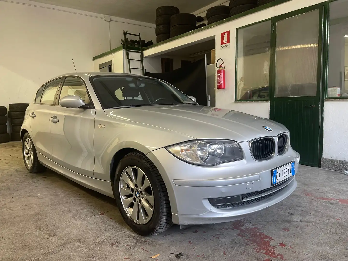 BMW 116 116i 5p Futura 122cv Argento - 1