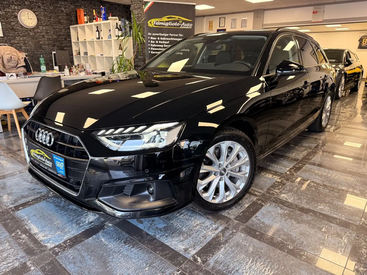 Audi A4 Avant 40 TDI/MatrixLED/Navi/Aluräder/Klimaaut Schwarz - 1