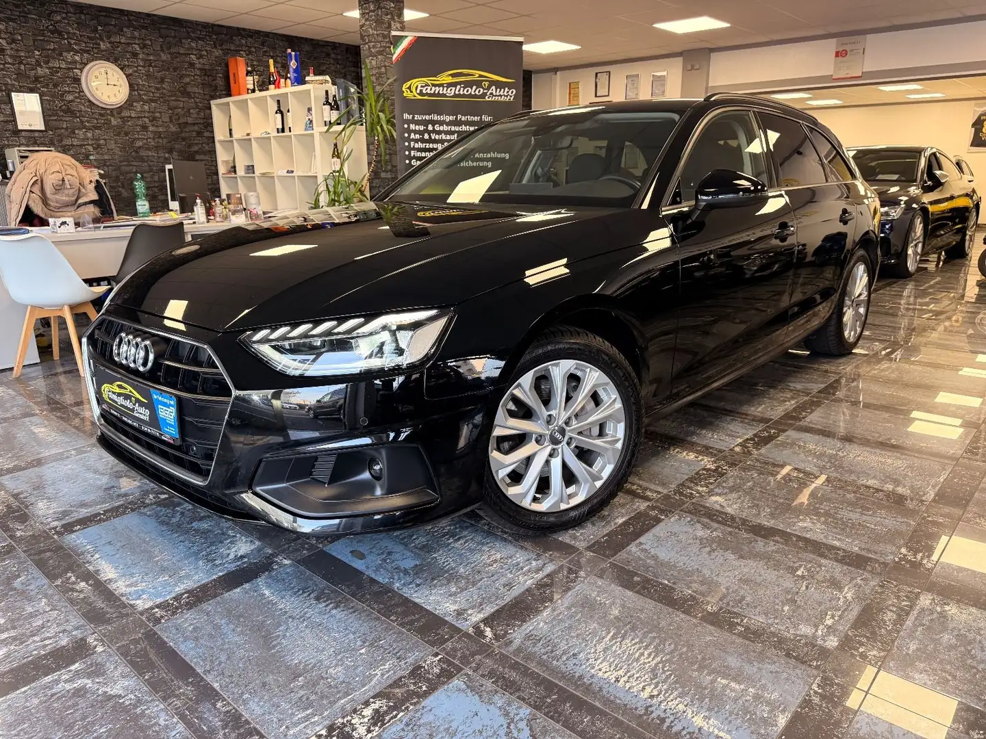 Audi A4 Avant 40 TDI/MatrixLED/Navi/Aluräder/Klimaaut Schwarz - 2