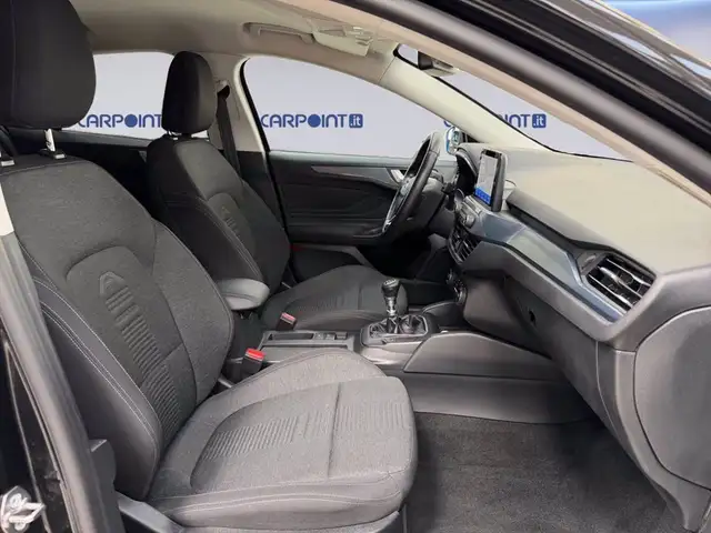 Ford Focus view 15
