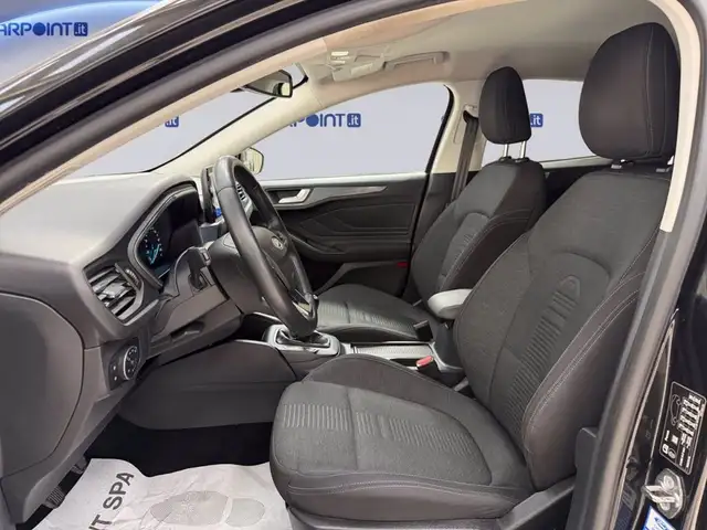 Ford Focus view 9