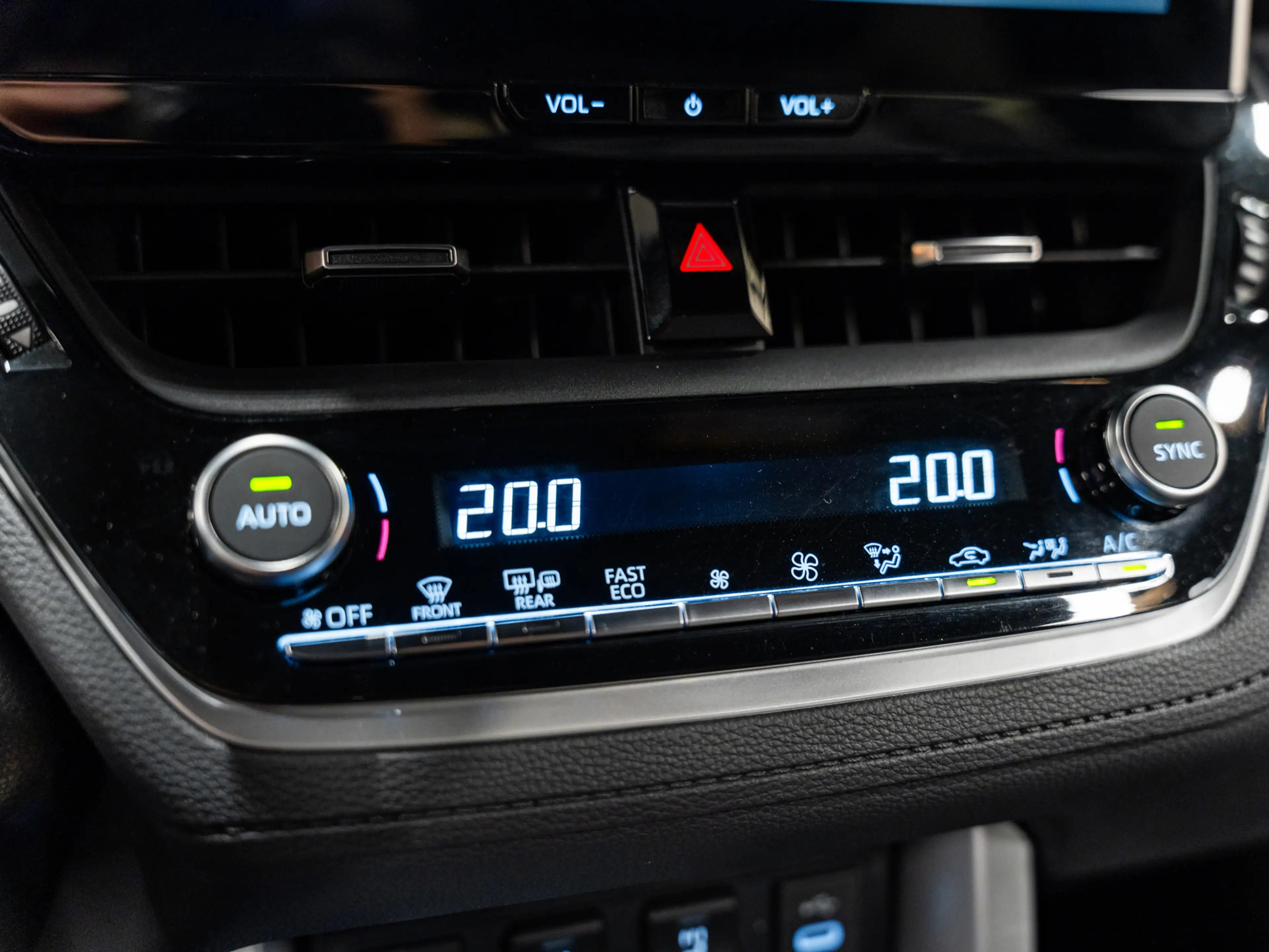 Toyota Corolla Cross Hybrid 200 Dynamic, Voll Led, Digi Dash, Adaptieve — photo 31