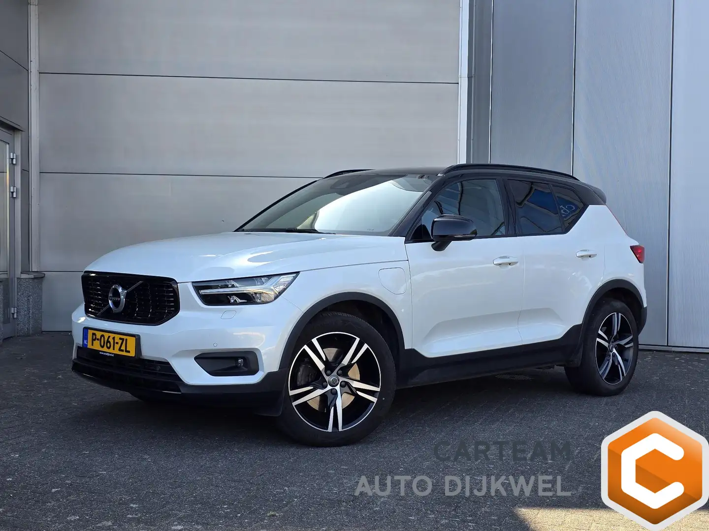 Volvo XC40 1.5 T5 Recharge R-Design Weiß - 1