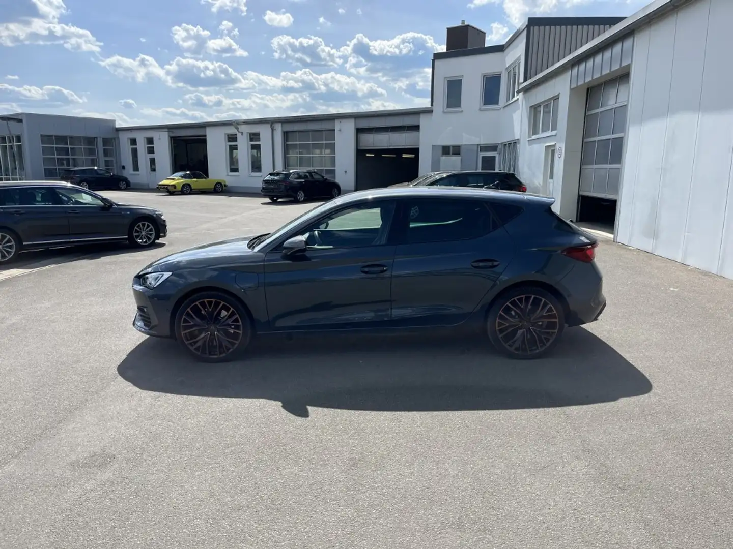 CUPRA Leon 1.4 TSI e-Hybrid 156€ m. 20% Anzahlung Digital C Šedá - 2