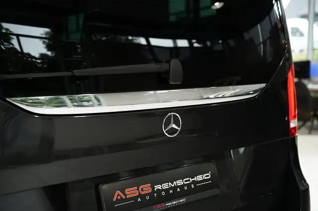 Mercedes-Benz V 300 view 14