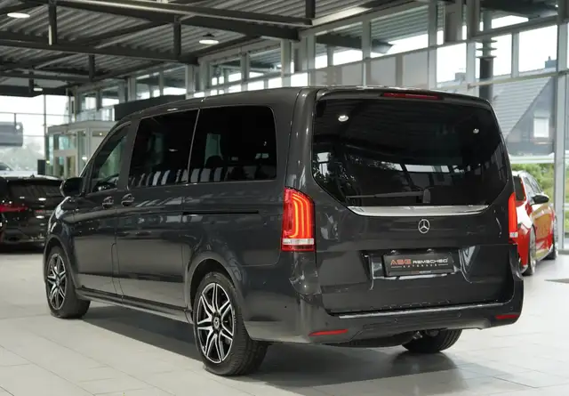Mercedes-Benz V 300 view 10