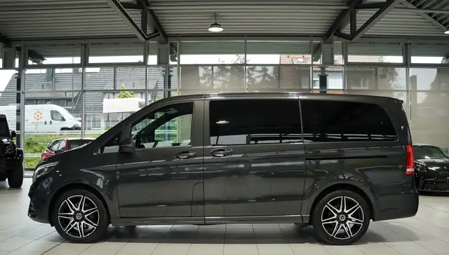 Mercedes-Benz V 300 view 11