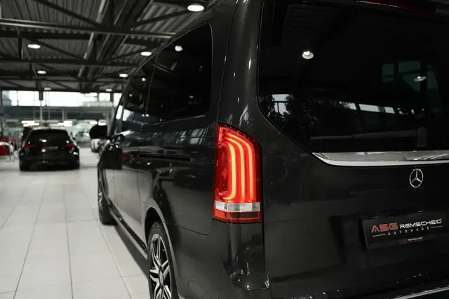 Mercedes-Benz V 300 view 13