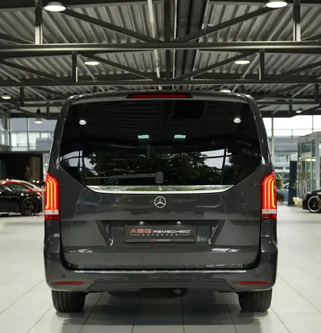 Mercedes-Benz V 300 view 9