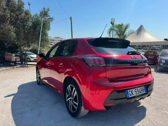 Peugeot 208 view 3