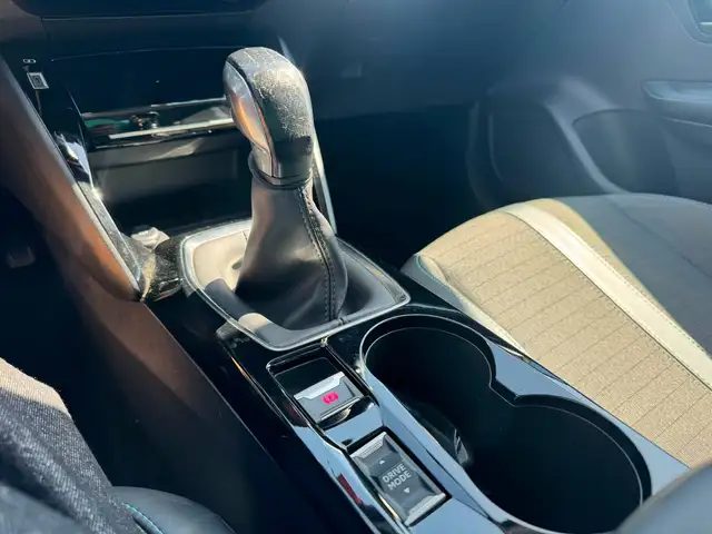 Peugeot 208 view 15
