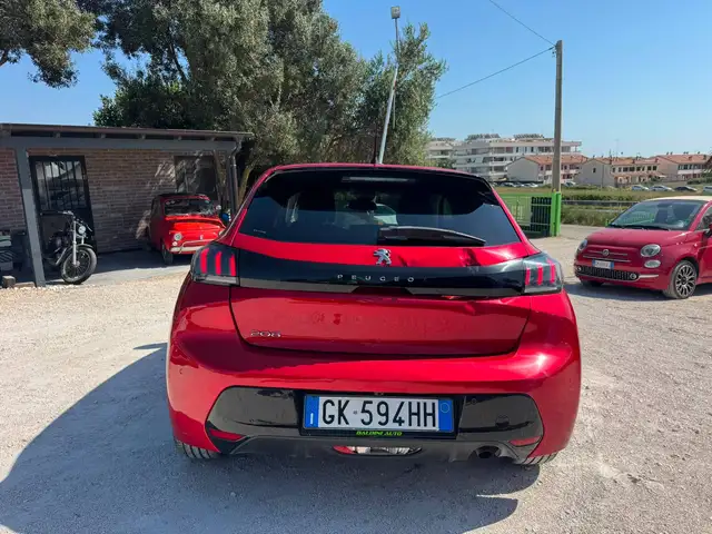 Peugeot 208 view 4