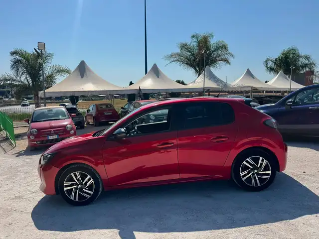 Peugeot 208 view 2