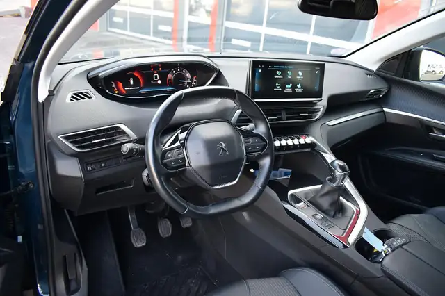 Peugeot 3008 view 4