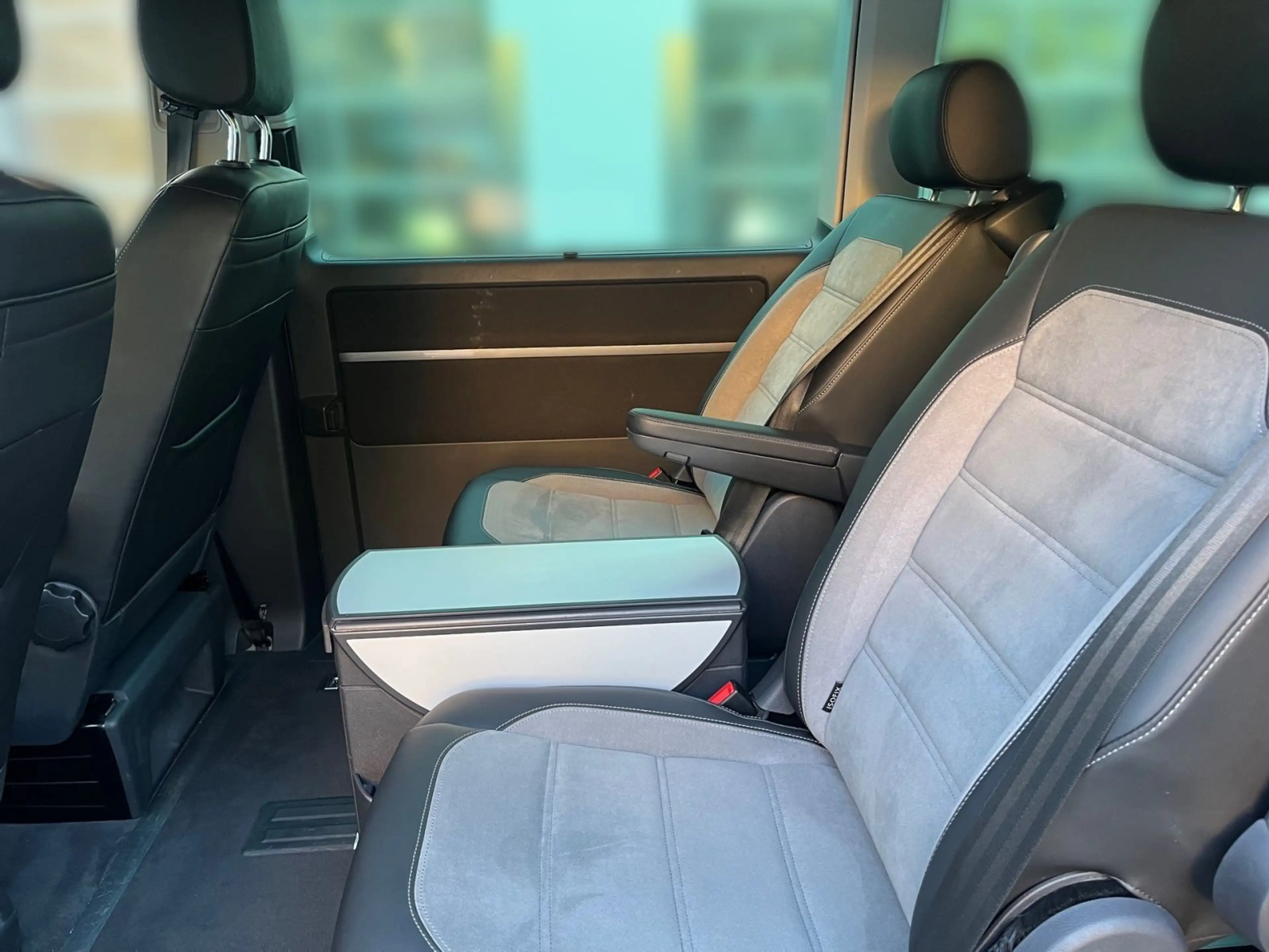 Volkswagen T6.1 Multivan 2.0 TDI DSG Generation Six 4Motion — photo 11