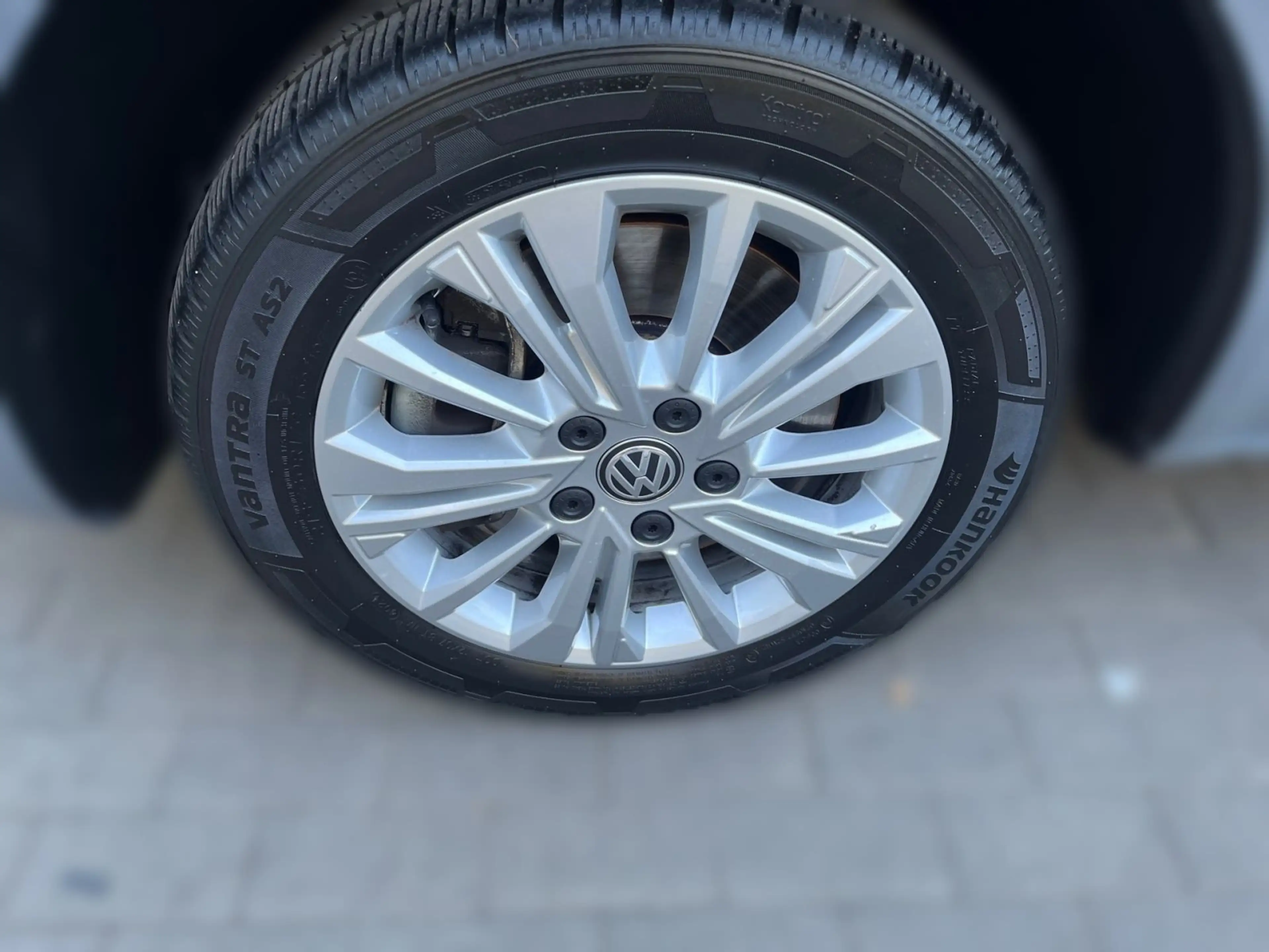 Volkswagen T6.1 Multivan 2.0 TDI DSG Generation Six 4Motion — photo 4