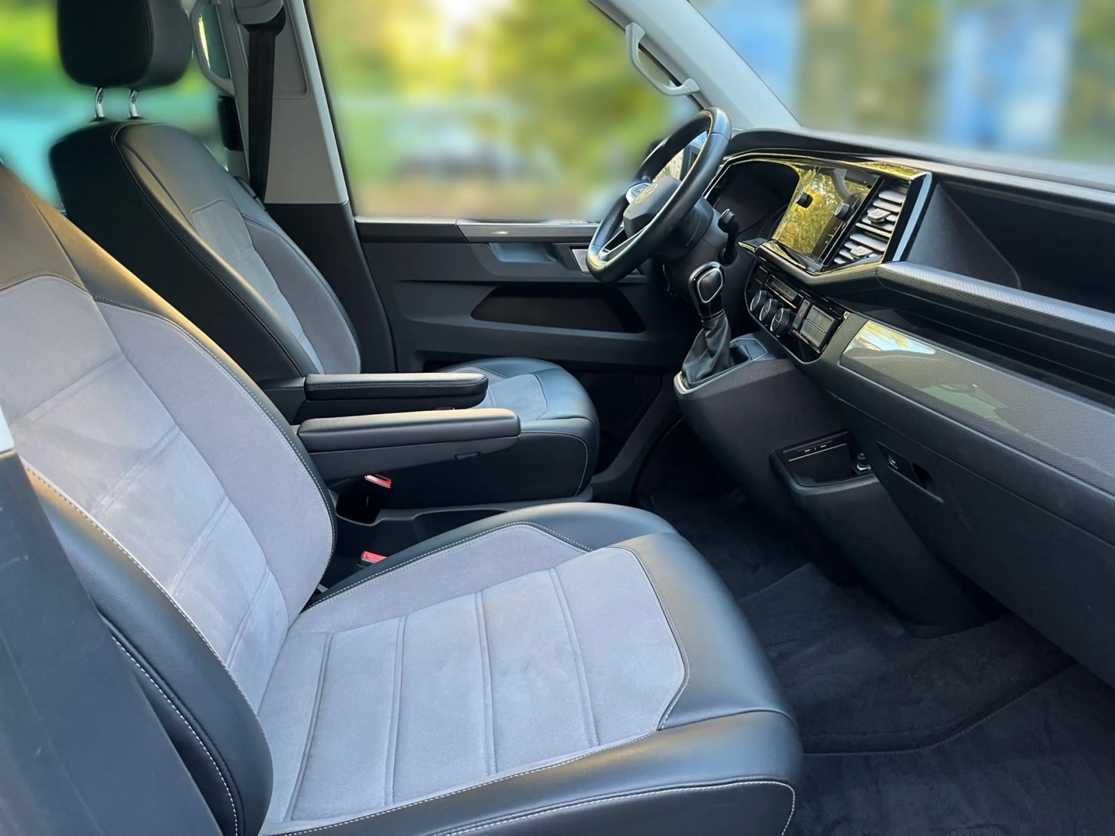 Volkswagen T6.1 Multivan 2.0 TDI DSG Generation Six 4Motion — photo 13