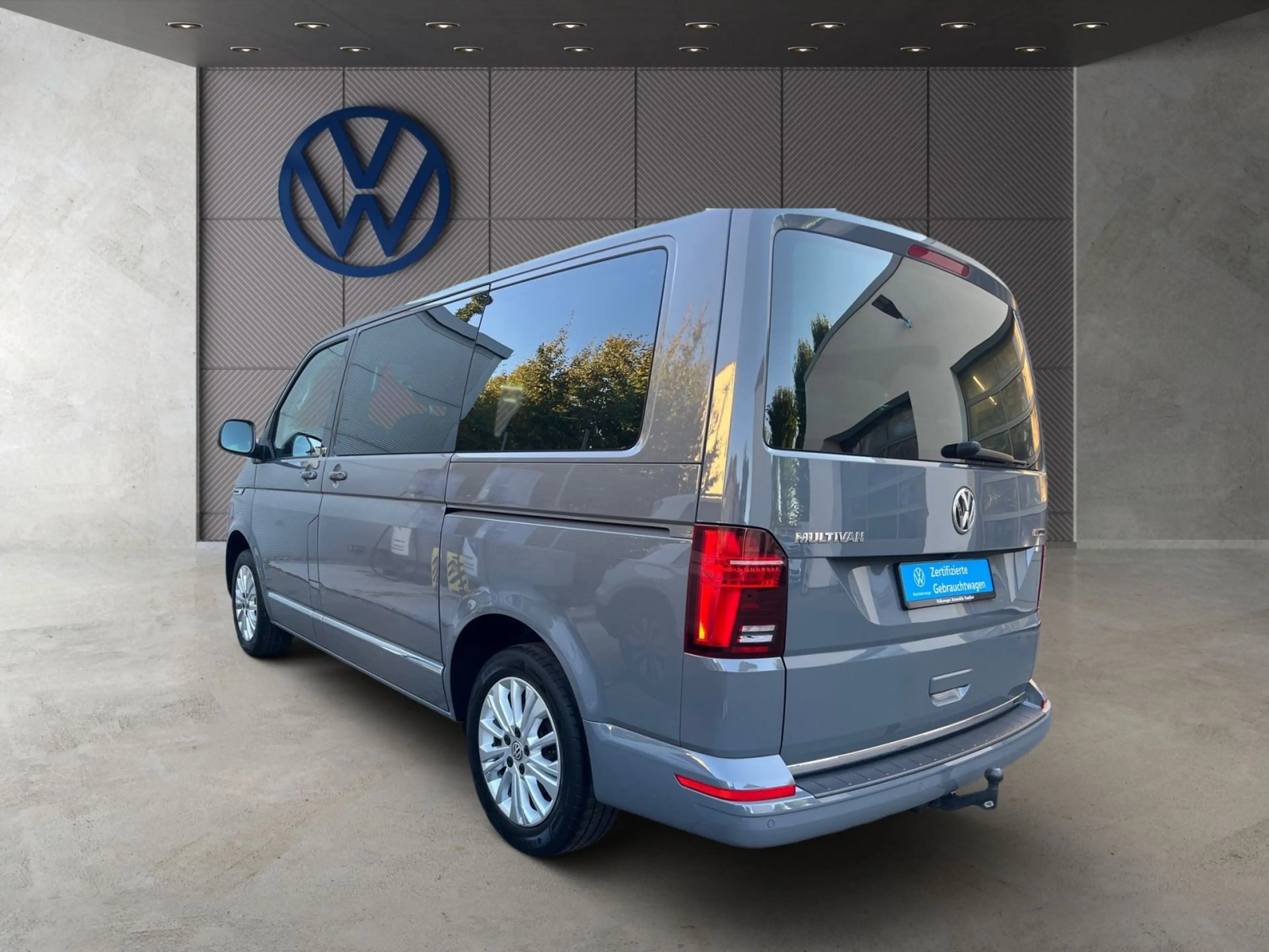 Volkswagen T6.1 Multivan 2.0 TDI DSG Generation Six 4Motion — photo 5