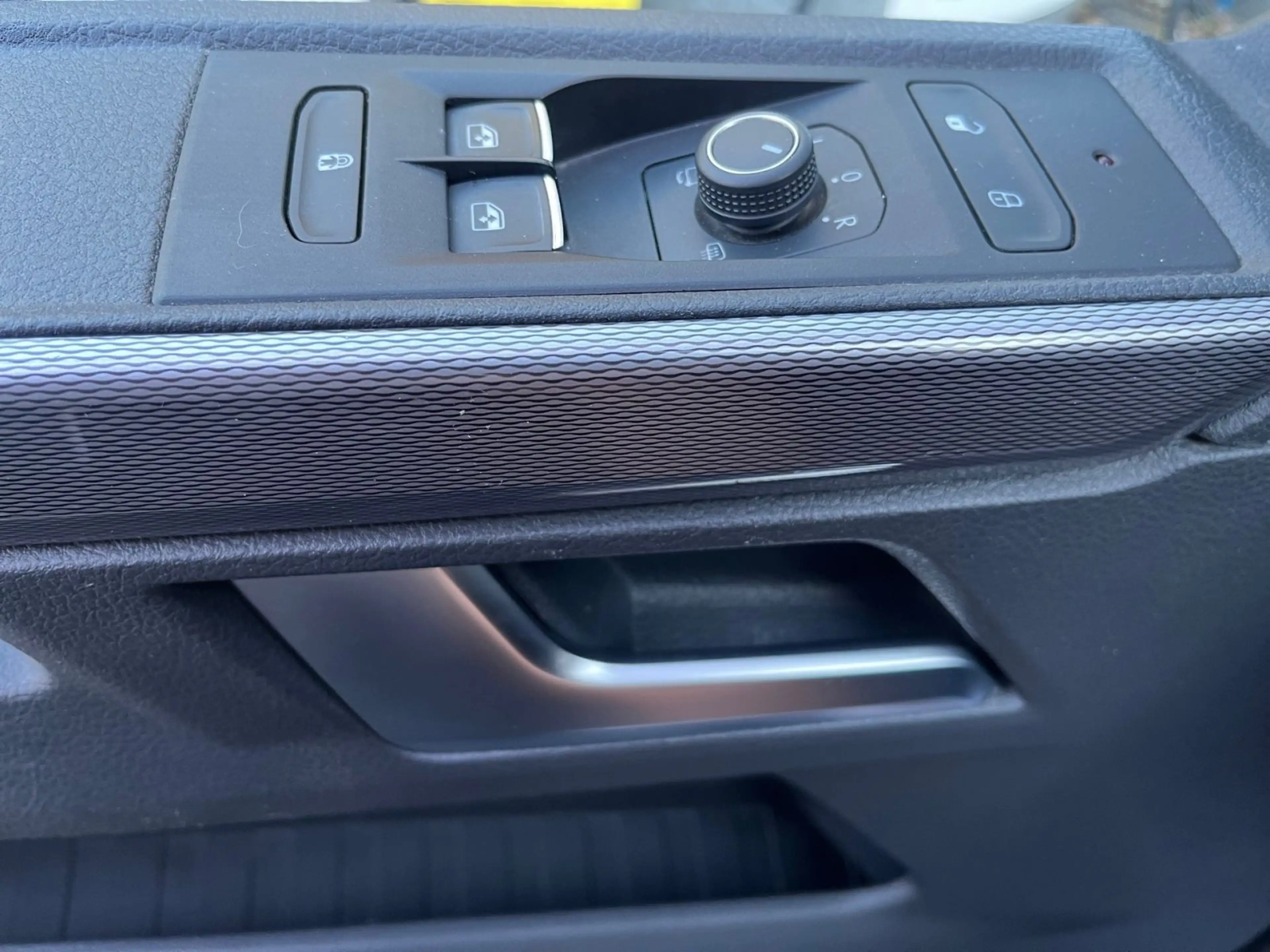 Volkswagen T6.1 Multivan 2.0 TDI DSG Generation Six 4Motion — photo 8