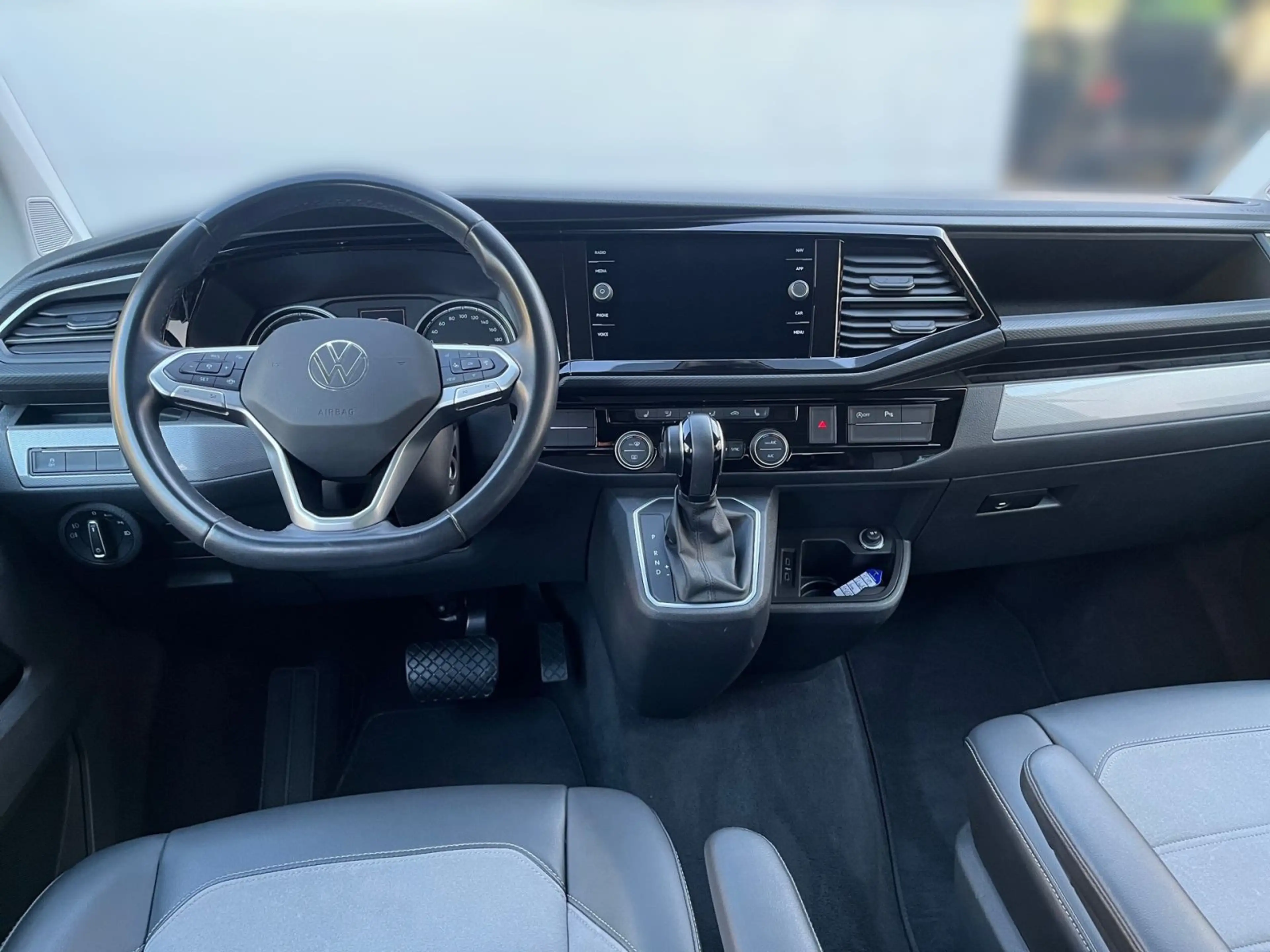 Volkswagen T6.1 Multivan 2.0 TDI DSG Generation Six 4Motion — photo 12