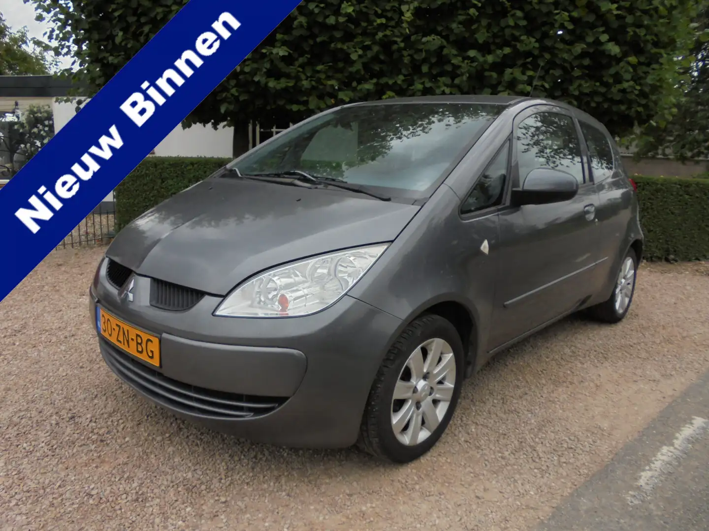 Mitsubishi Colt 1.3 Invite+ Automaat **LEES TEKST**74.000 org.km.N Gris - 1