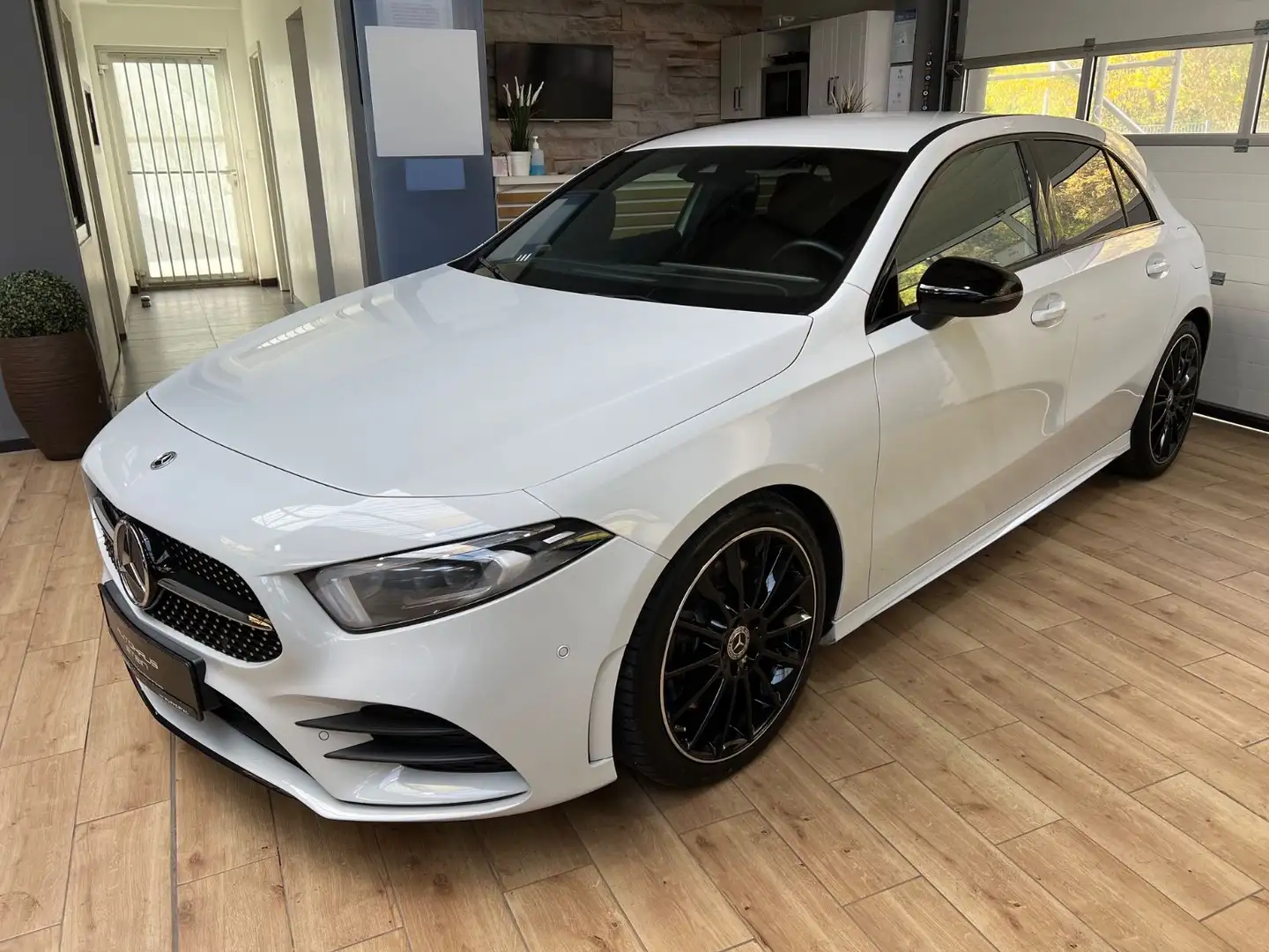 Mercedes-Benz A 250 A250 4Matic AMG/Kamera/Navi/ Night-Paket/Burmes. Blanc - 1