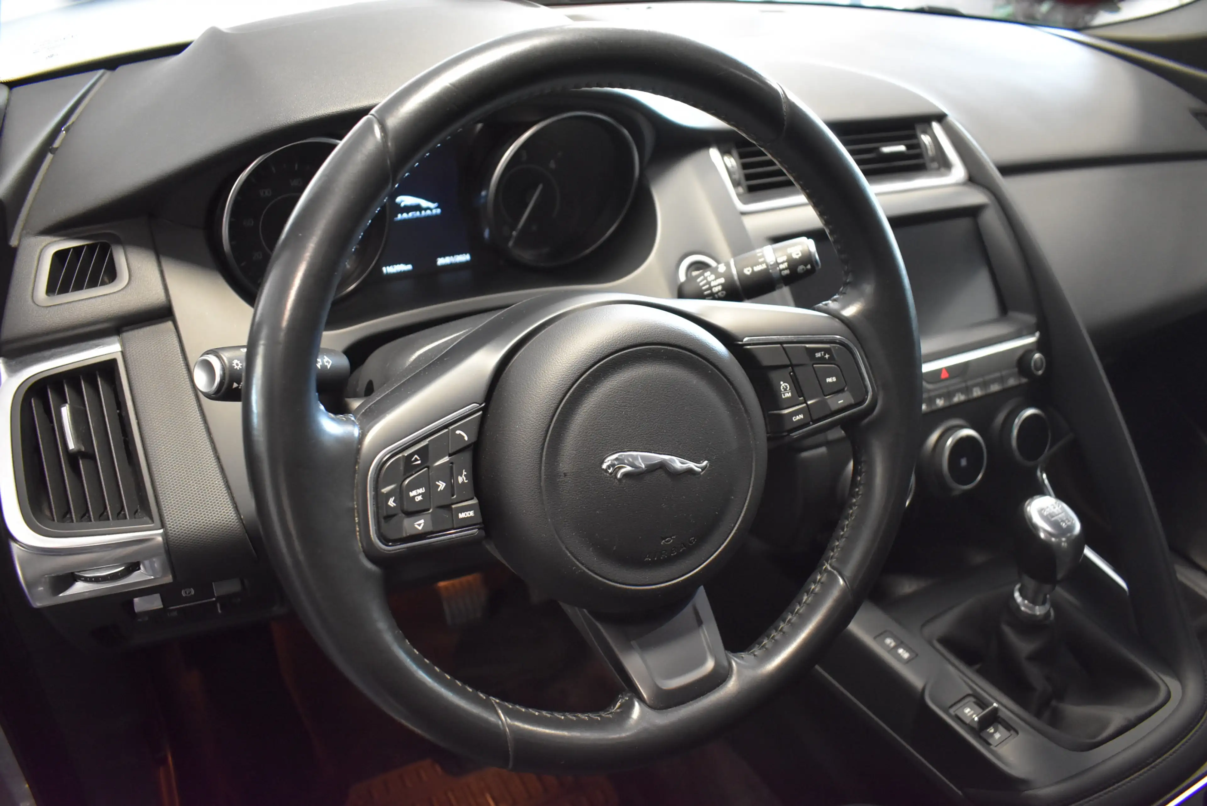 Jaguar E-Pace D150 Panorama Kamera PDC AHK — photo 13
