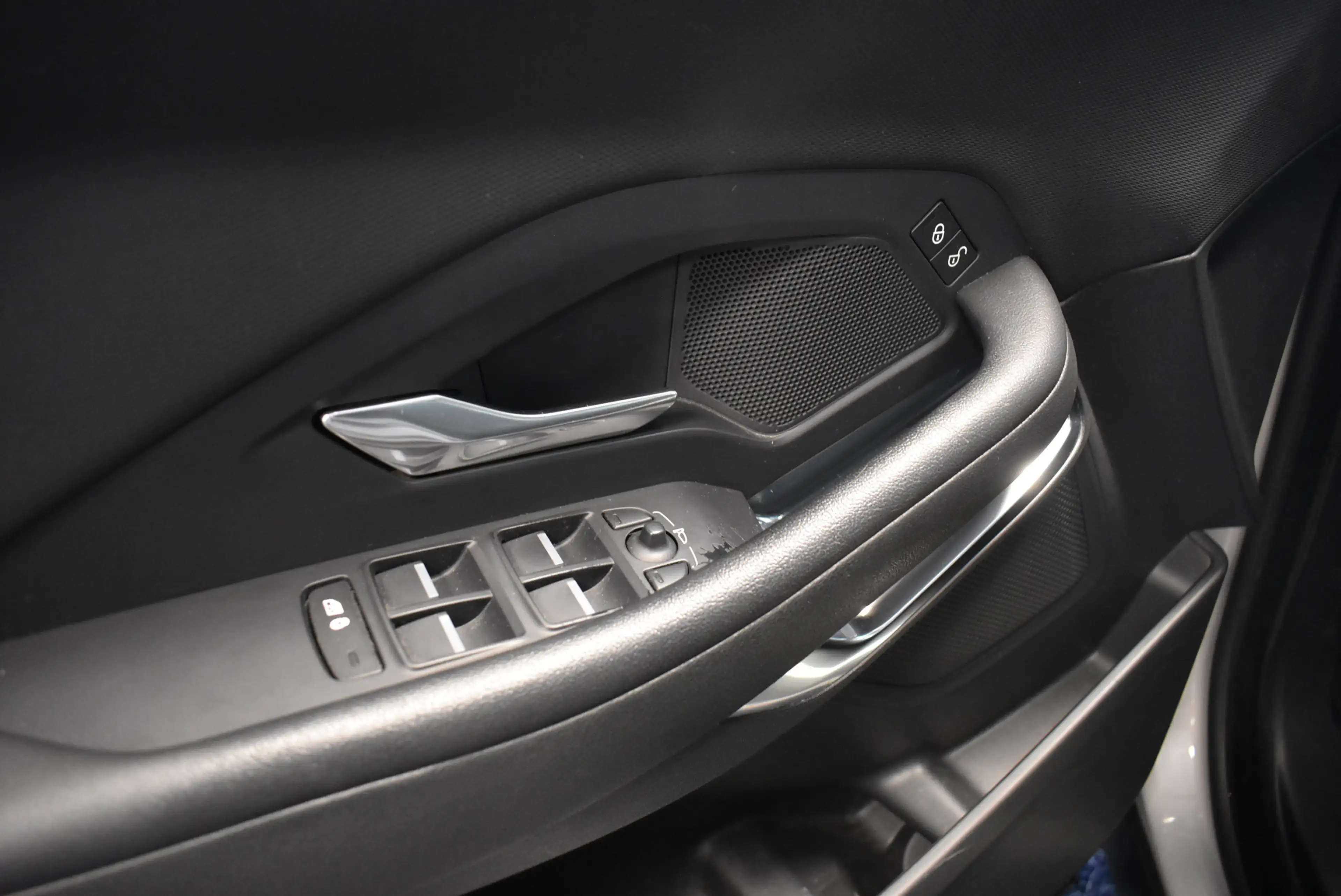 Jaguar E-Pace D150 Panorama Kamera PDC AHK — photo 15