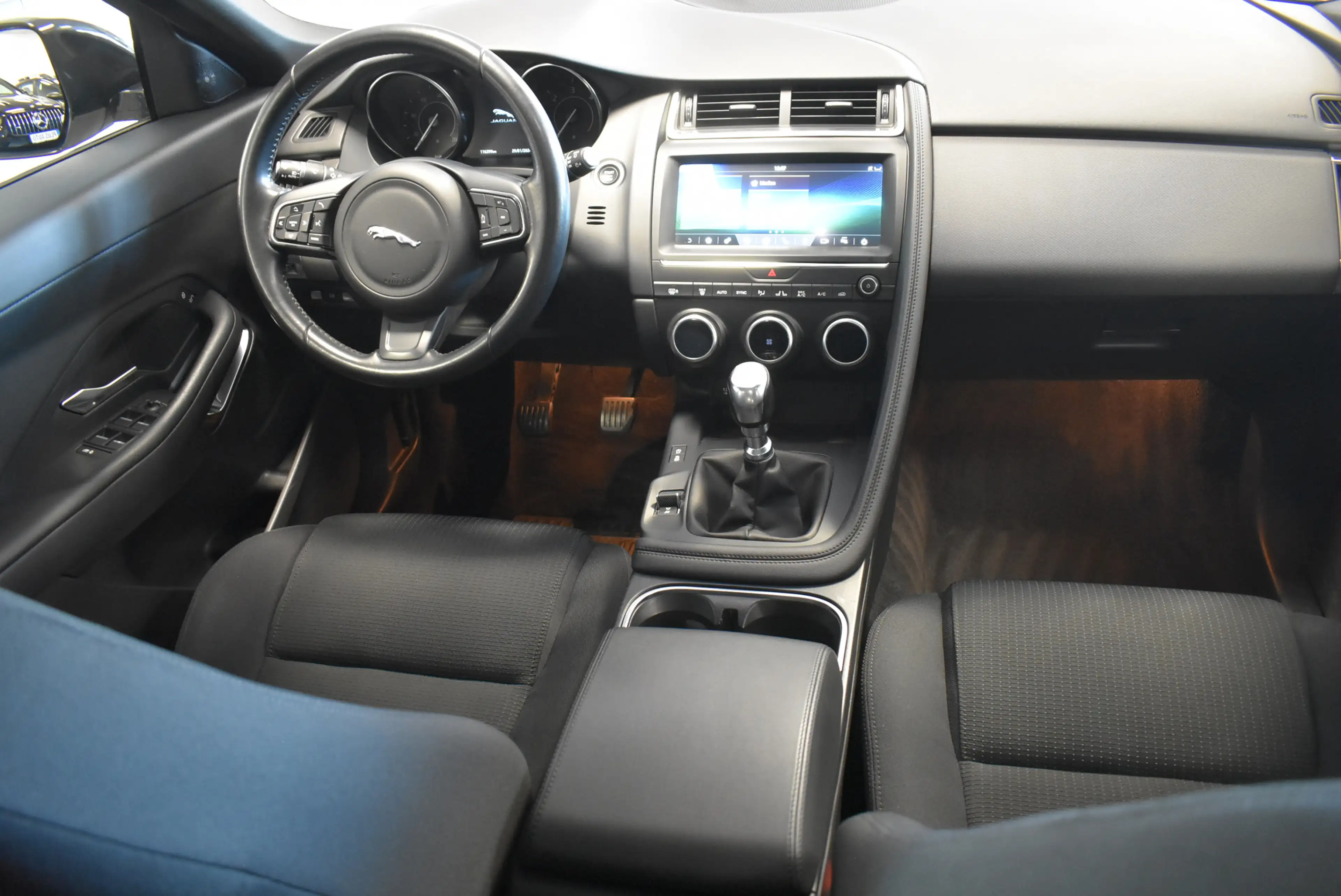 Jaguar E-Pace D150 Panorama Kamera PDC AHK — photo 6