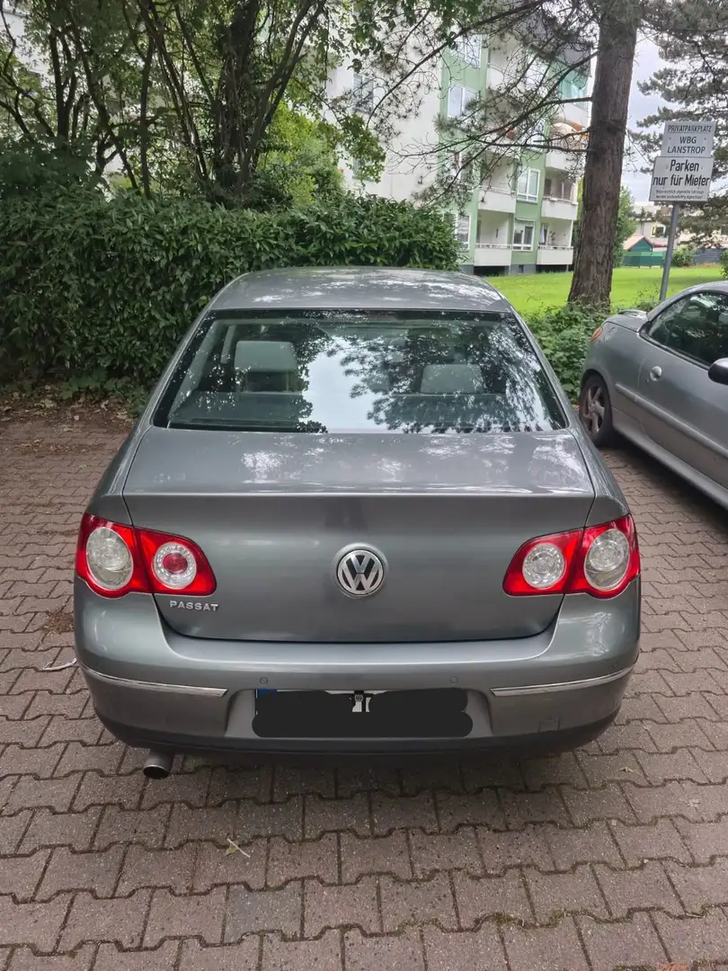 Volkswagen Passat 1.6 FSI Comfortline - 2