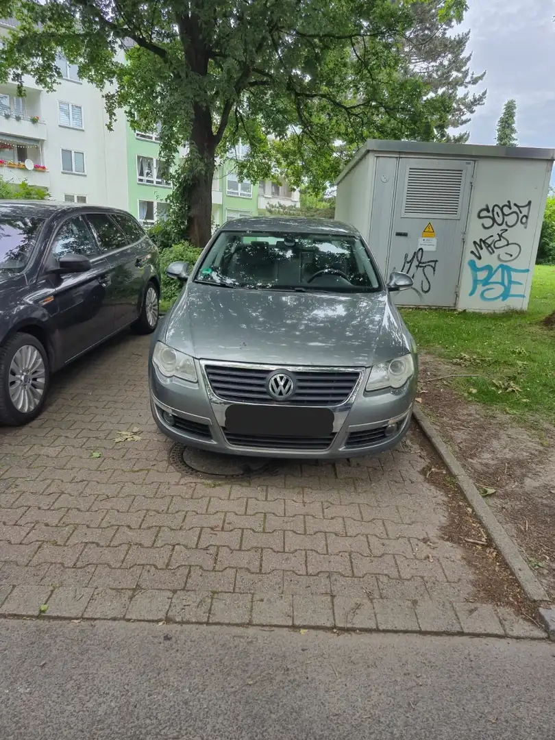 Volkswagen Passat 1.6 FSI Comfortline - 1