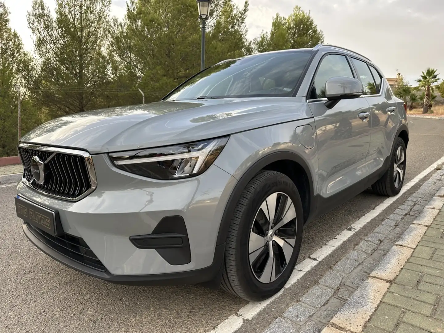 Volvo XC40 T4 Recharge Core Aut. Gris - 2